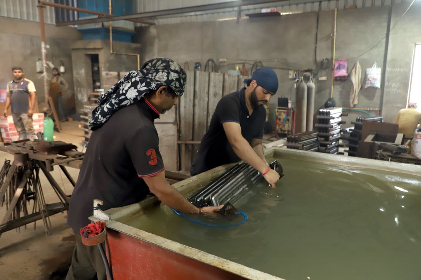 Radiator submerged and under pressure in the leak-test tank